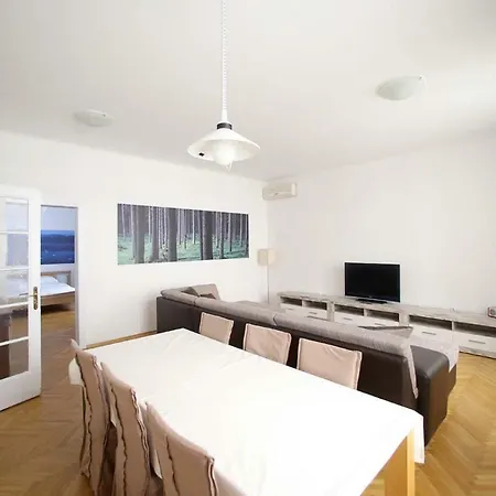 Skyscraper Tour As * Lublaň